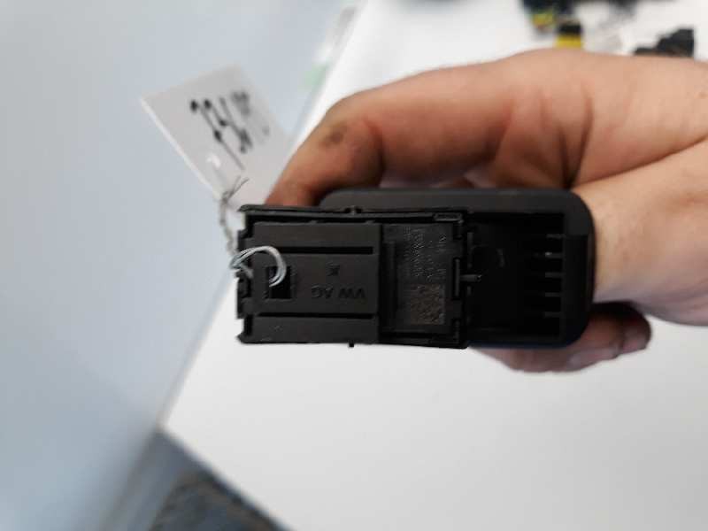 Recambio de mando elevalunas trasero izquierdo para volkswagen golf vii lim. sport by r-line bluemotion referencia OEM IAM 5G095