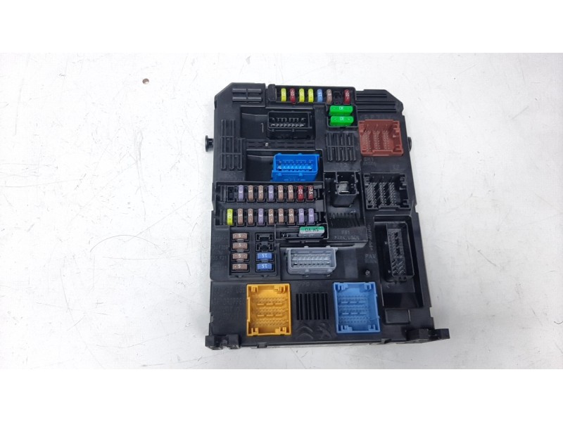 Recambio de caja reles / fusibles para peugeot 2008 (p1) 1.2 puretech referencia OEM IAM 9845141280  