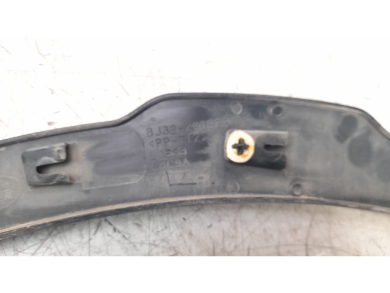 Recambio de aletin trasero derecho para land rover evoque 2.2 sd4 cat referencia OEM IAM BJ32290E22  