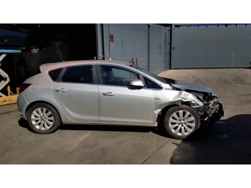 opel astra j lim. del año 2012