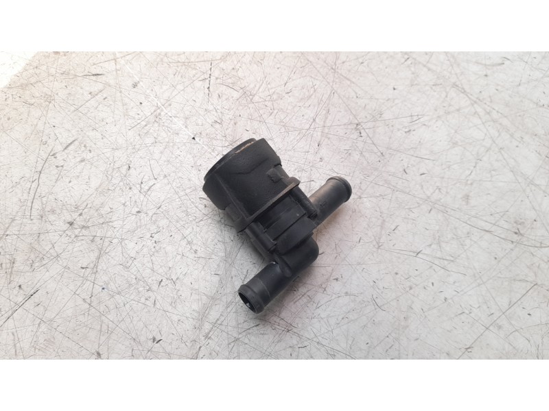 Recambio de bomba agua para land rover evoque 2.2 sd4 cat referencia OEM IAM 9017985A  