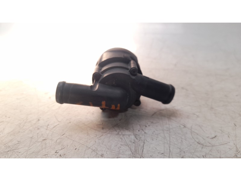 Recambio de bomba agua para land rover evoque 2.2 sd4 cat referencia OEM IAM 9017985A  