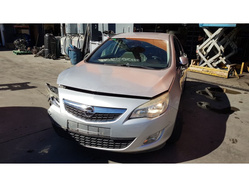 opel astra j lim. del año 2012
