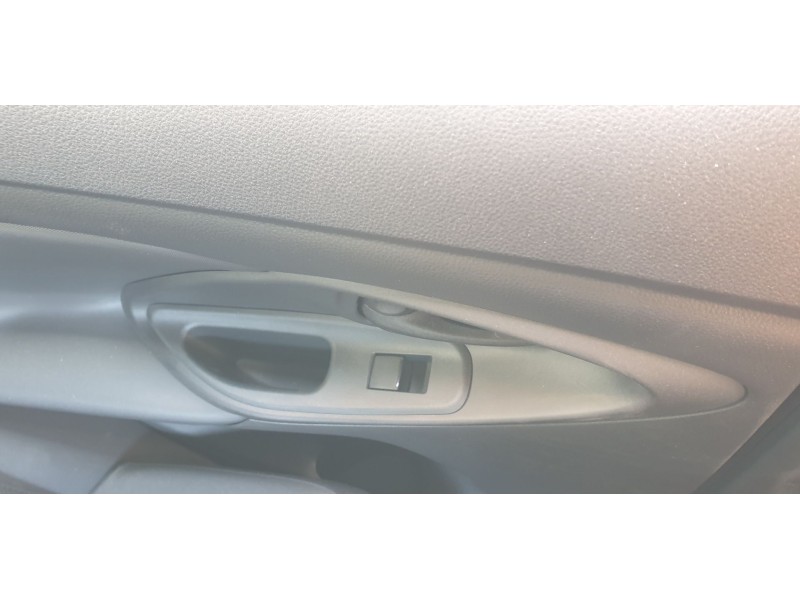 Recambio de mando elevalunas trasero izquierdo para toyota yaris cross hybrid fwd style referencia OEM IAM 8481002260  