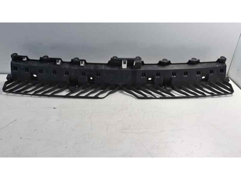 Recambio de molduras traseras para volkswagen t-roc sport referencia OEM IAM 2GA807863A  