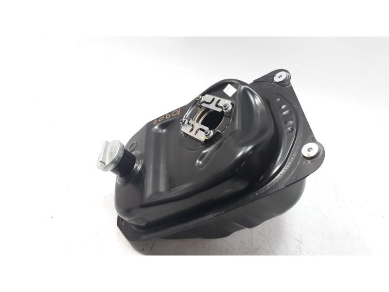 Recambio de deposito combustible para honda pcx 125 referencia OEM IAM 17530K35D10  