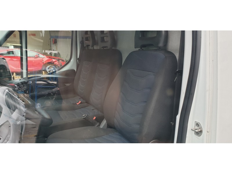 iveco daily furgón del año 2019