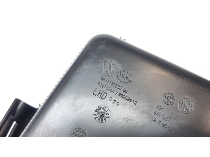 Recambio de moldura para opel corsa f gs referencia OEM IAM 9832180580  