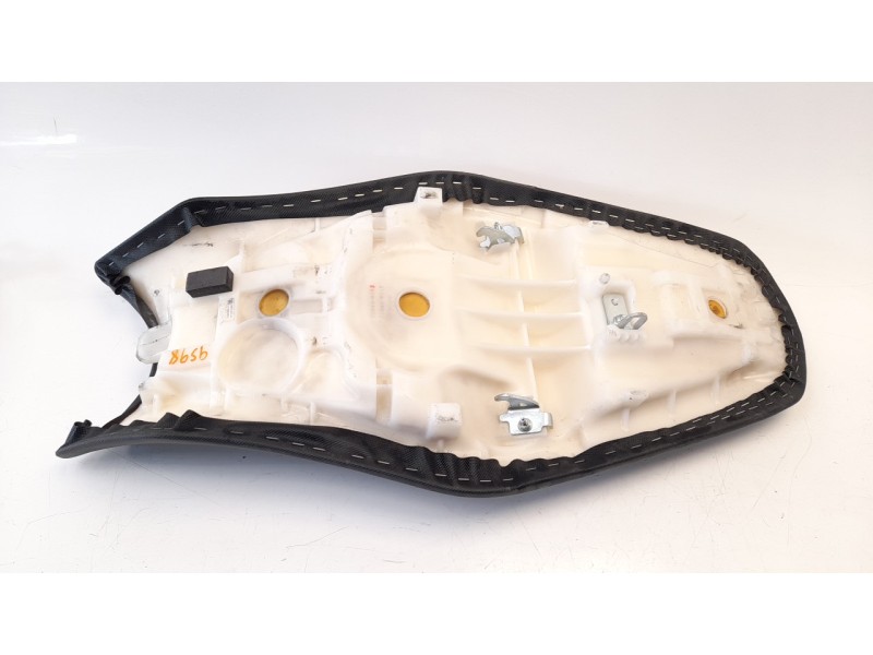 Recambio de asiento para kawasaki er 6 er 6f referencia OEM IAM 530660205  