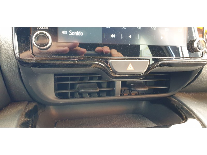 Recambio de aireador central para toyota yaris cross hybrid fwd style referencia OEM IAM 55670K0090  