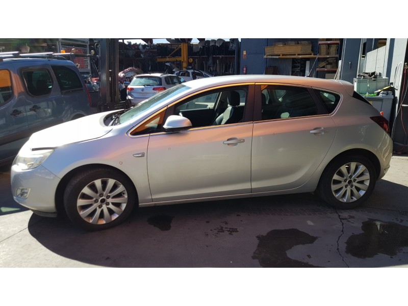 opel astra j lim. del año 2012