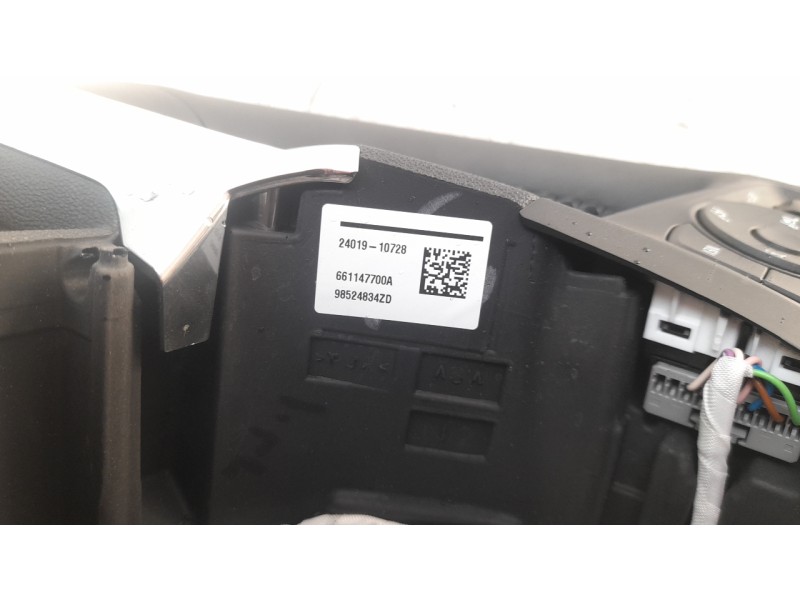 Recambio de volante para opel corsa f gs referencia OEM IAM 98524834ZD  