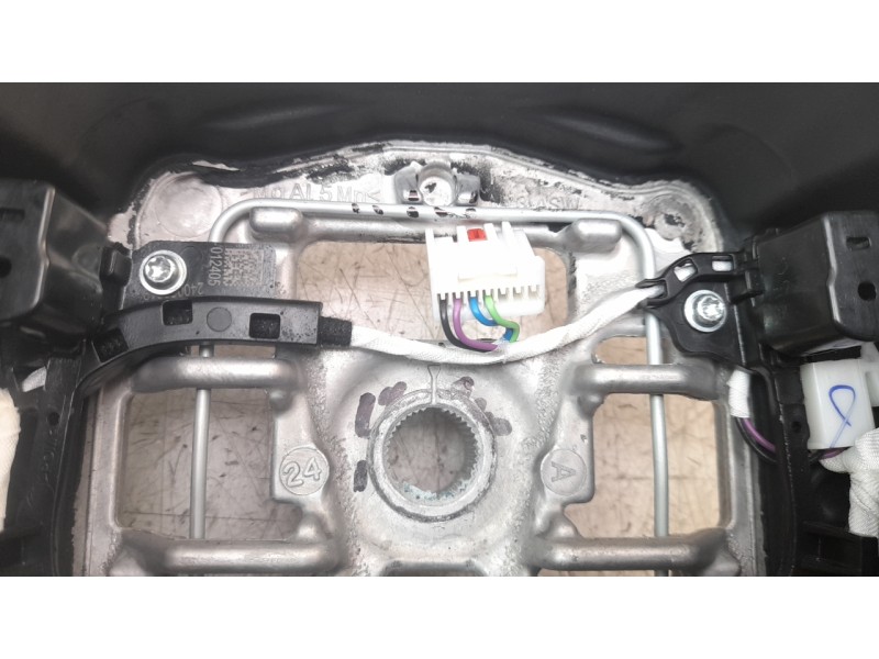 Recambio de volante para opel corsa f gs referencia OEM IAM 98524834ZD  