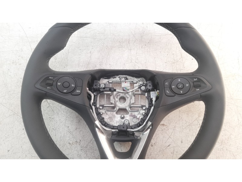 Recambio de volante para opel corsa f gs referencia OEM IAM 98524834ZD  
