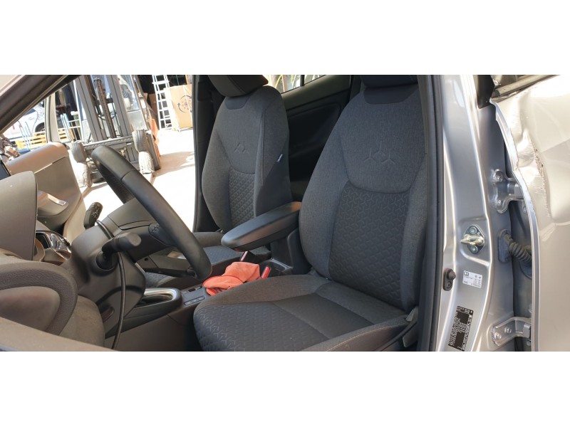 Recambio de juego asientos completo para toyota yaris cross hybrid fwd style referencia OEM IAM 71072K0010C1  