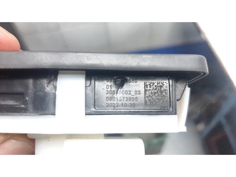 Recambio de maneta exterior porton para peugeot 2008 (p1) 1.2 puretech referencia OEM IAM 9820395580  