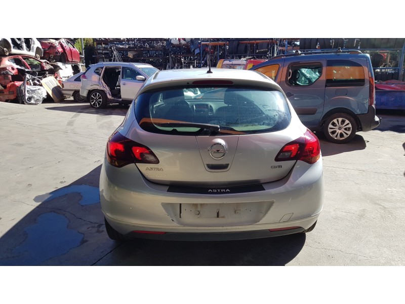 opel astra j lim. del año 2012