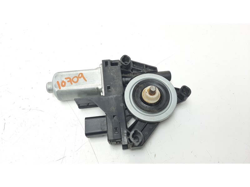 Recambio de motor elevalunas delantero derecho para jeep cherokee 2.0 m-jet cat referencia OEM IAM 931401104  