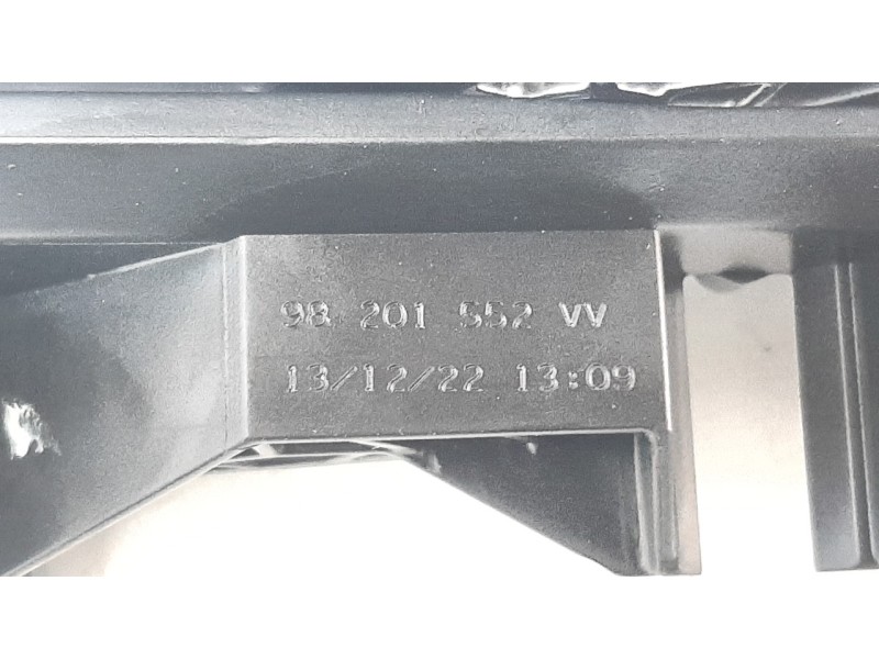 Recambio de maneta interior delantera derecha para peugeot 2008 (p1) 1.2 puretech referencia OEM IAM 98201552VV  