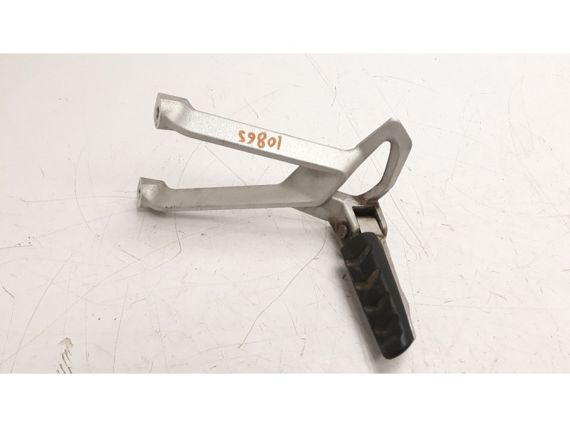 Recambio de estribo para bmw r 1250 r referencia OEM IAM 46718540798  