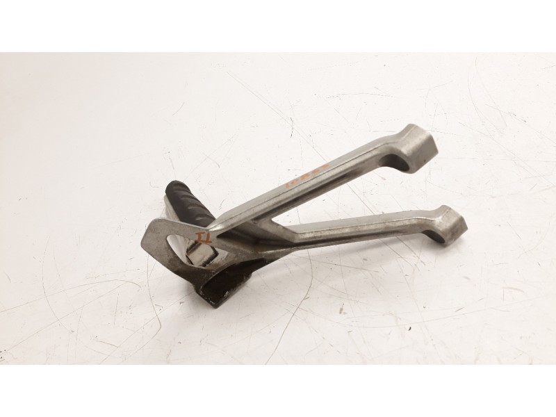 Recambio de estribo para bmw r 1250 r referencia OEM IAM 46718540798  