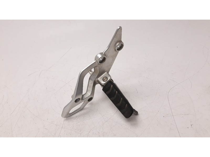 Recambio de estribo para bmw r 1250 r referencia OEM IAM 46718405824 8540797 