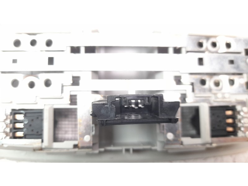 Recambio de luz interior para mazda cx-5 2.2 turbodiesel cat referencia OEM IAM KD455131075  