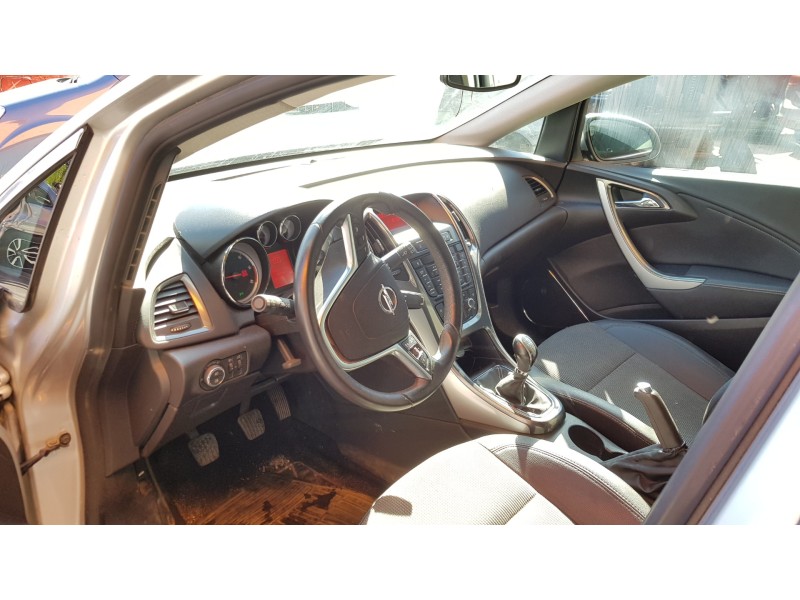 opel astra j lim. del año 2012