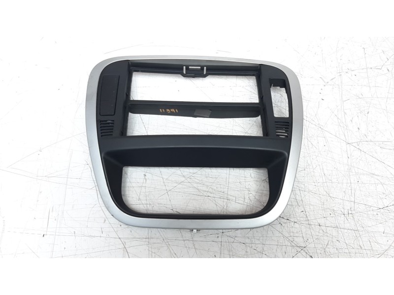 Recambio de moldura para citroen c3 1.4 referencia OEM IAM 9653074277  