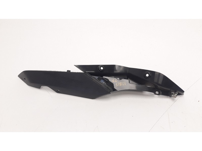 Recambio de moldura para bmw r 1250 r referencia OEM IAM 46638543526  