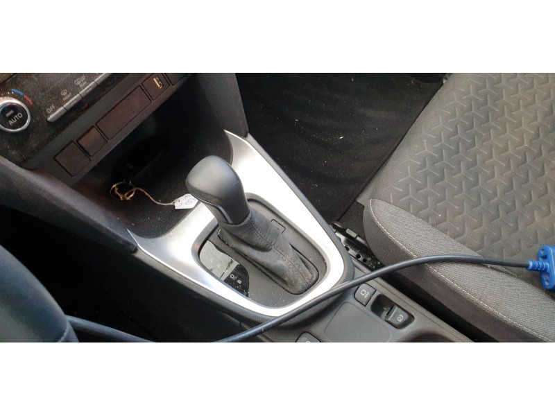 Recambio de palanca cambio para toyota yaris cross hybrid fwd style referencia OEM IAM 33560F4050  