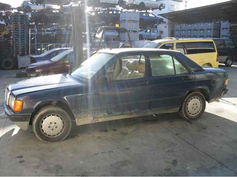 mercedes-benz clase c (w201) berlina del año 1984