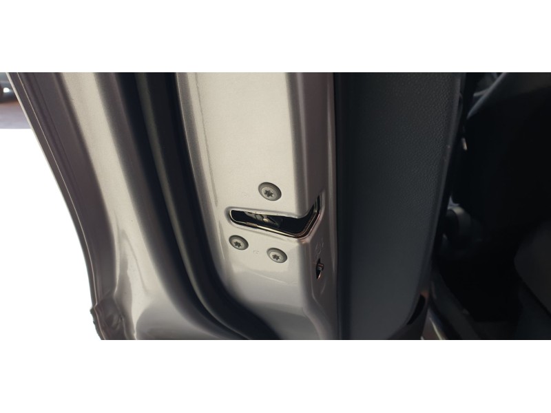 Recambio de cerradura puerta trasera izquierda para toyota yaris cross hybrid fwd style referencia OEM IAM 69060K0030  