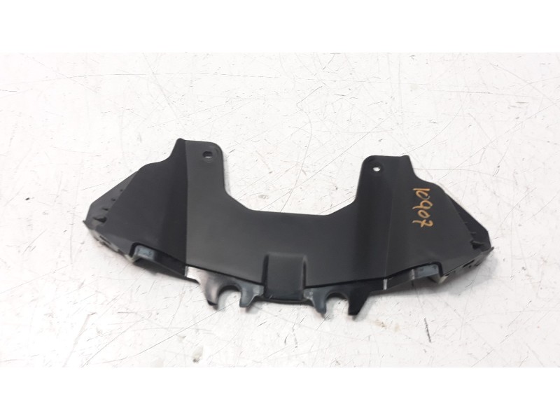 Recambio de moldura para honda pcx 125 referencia OEM IAM 64504K35V00  