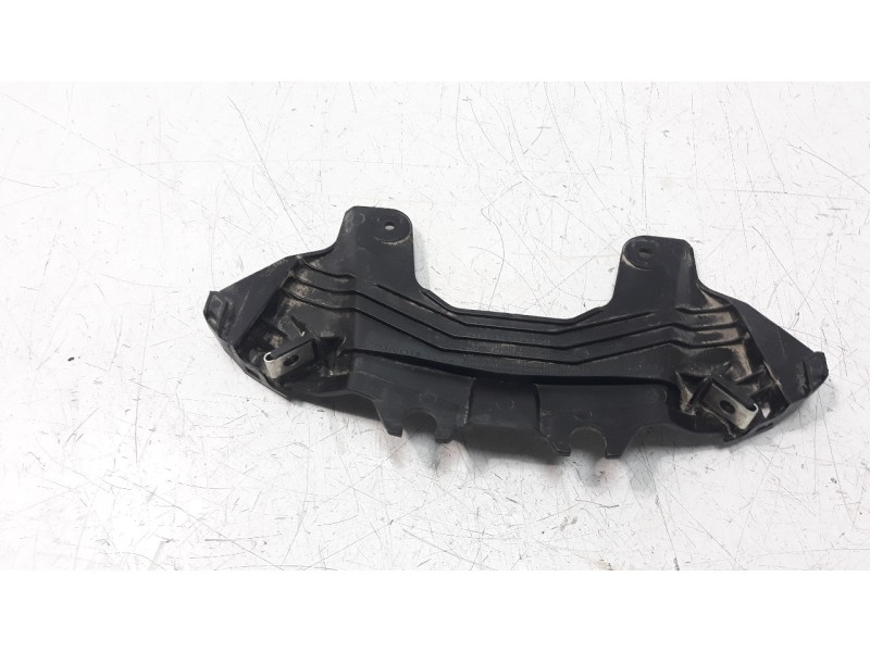 Recambio de moldura para honda pcx 125 referencia OEM IAM 64504K35V00  