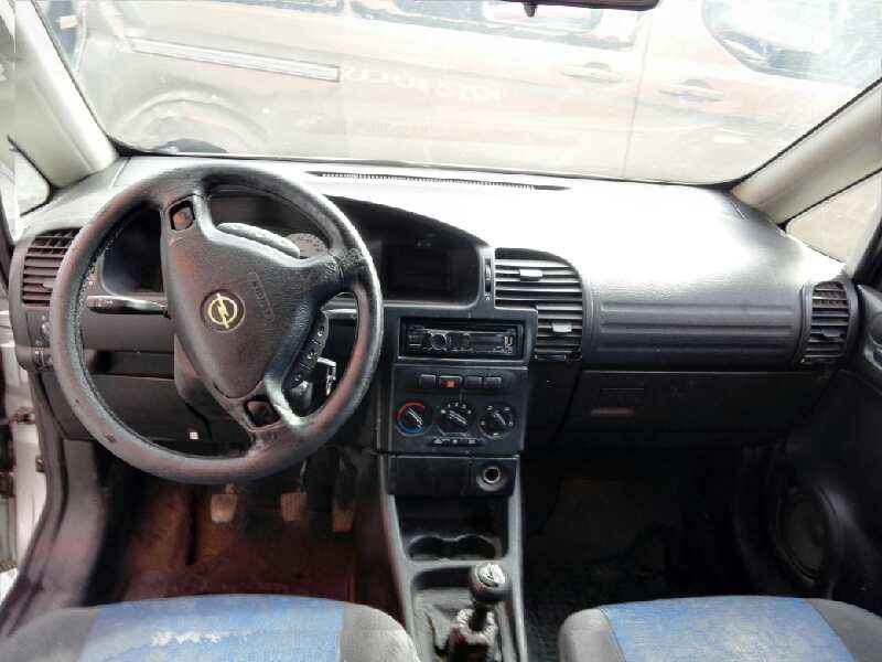 opel zafira a del año 1999
