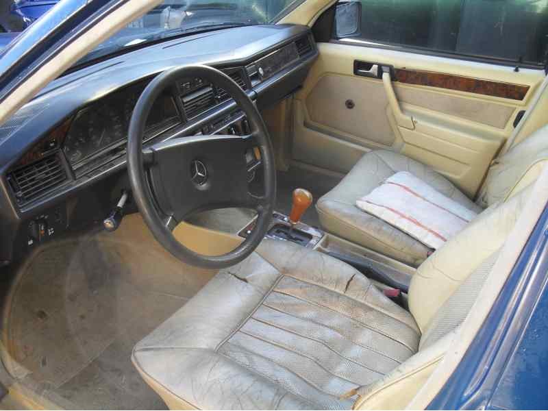 mercedes-benz clase c (w201) berlina del año 1984