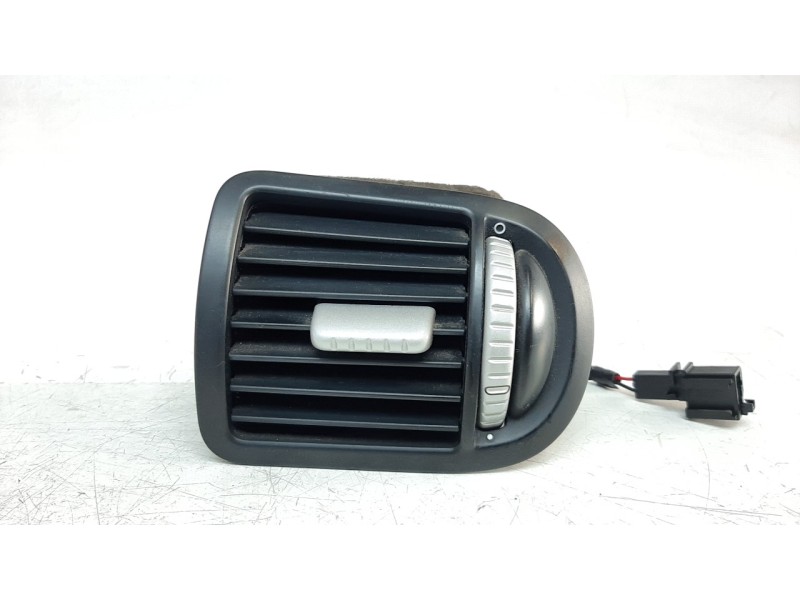 Recambio de aireador derecho para porsche cayenne (typ 9pa) turbo s referencia OEM IAM 7L5819704B  