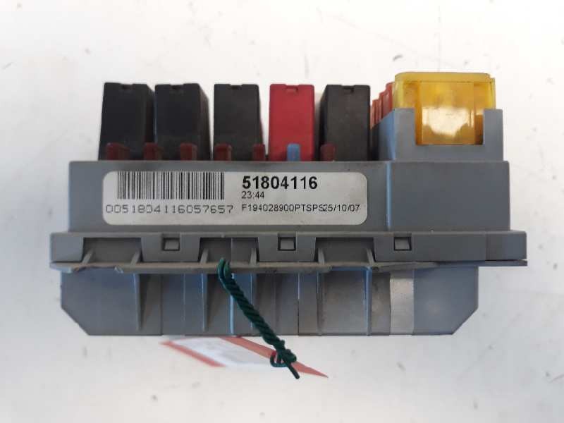 Recambio de caja reles / fusibles para fiat croma (194) 1.9 8v multijet active referencia OEM IAM 51804116  