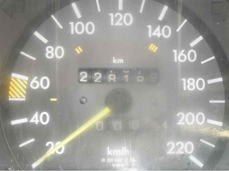 mercedes-benz clase c (w201) berlina del año 1984