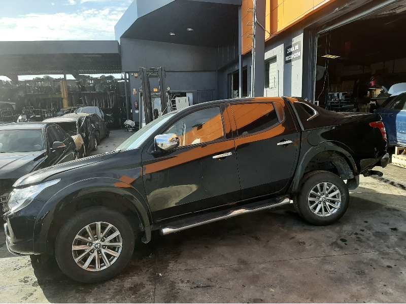 mitsubishi l 200 del año 2015