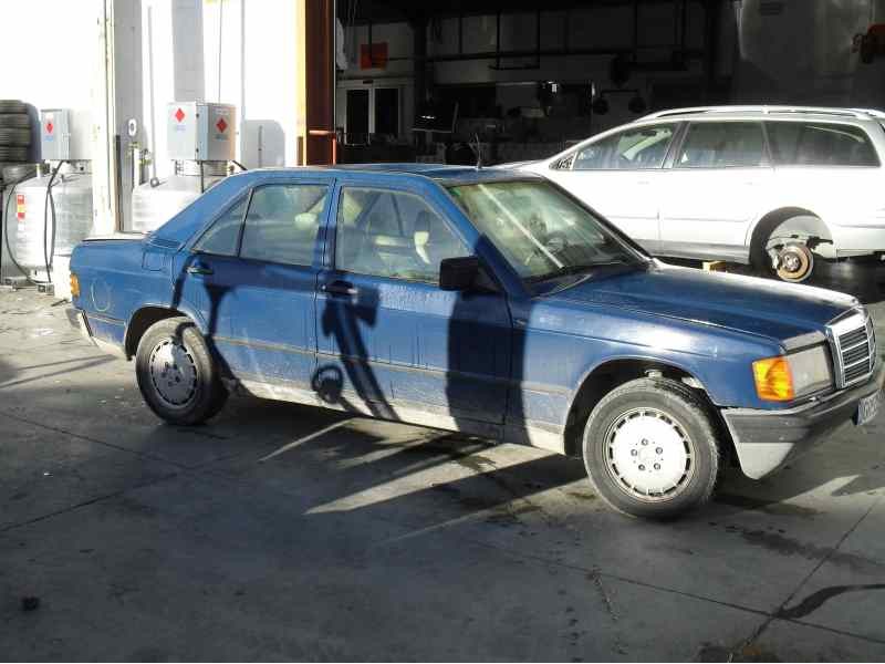 mercedes-benz clase c (w201) berlina del año 1984