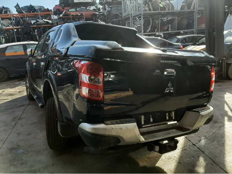 mitsubishi l 200 del año 2015