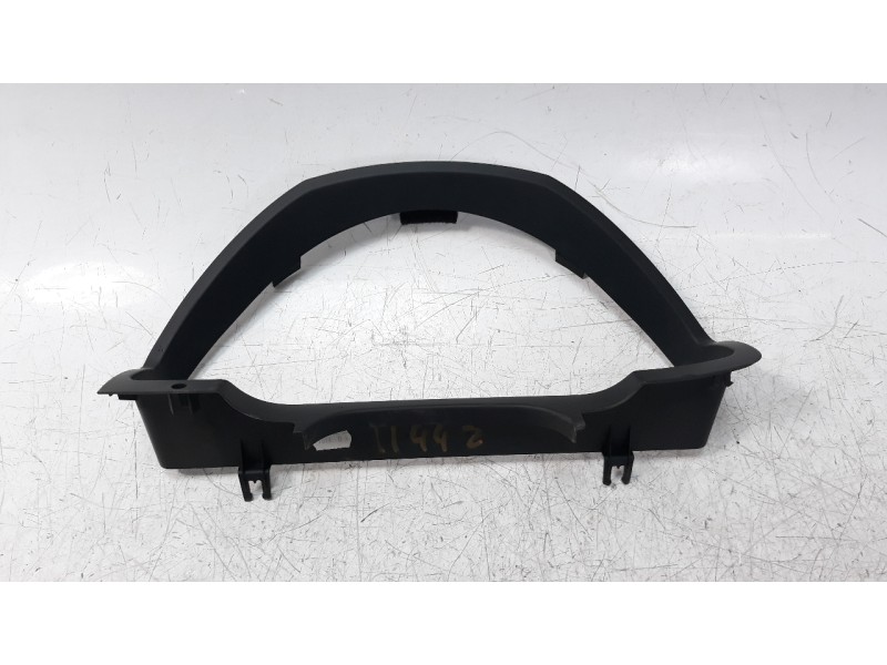 Recambio de moldura para mercedes-benz clase c (w204) berlina 2.2 cdi cat referencia OEM IAM A2046800023  