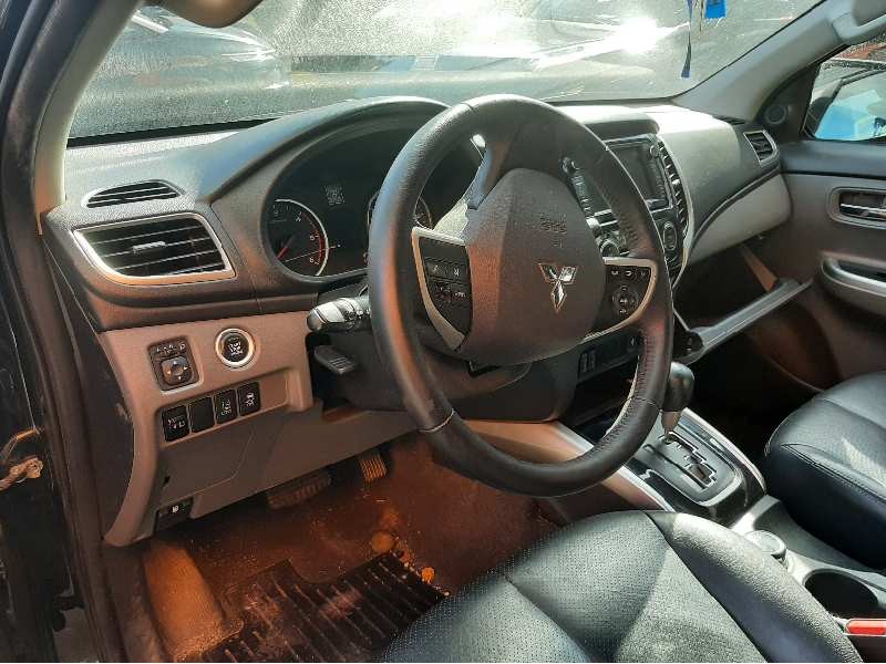 mitsubishi l 200 del año 2015