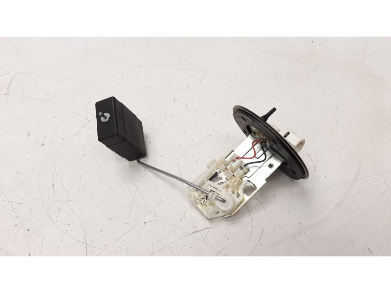 Recambio de aforador para toyota rav 4 referencia OEM IAM 8332049205 48080 