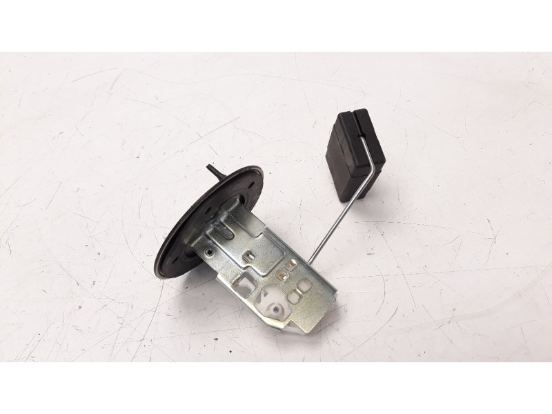 Recambio de aforador para toyota rav 4 referencia OEM IAM 8332049205 48080 