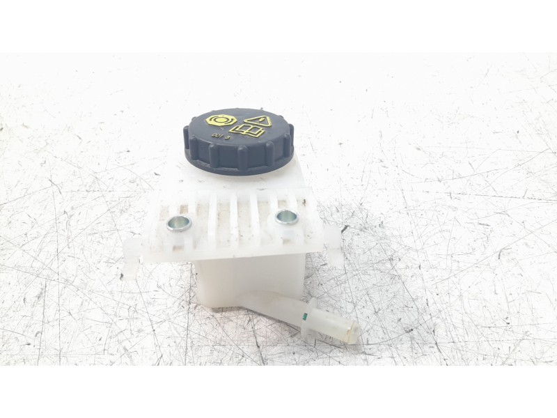 Recambio de deposito servo para mazda 3 sedán (bp) referencia OEM IAM BDMC43551  
