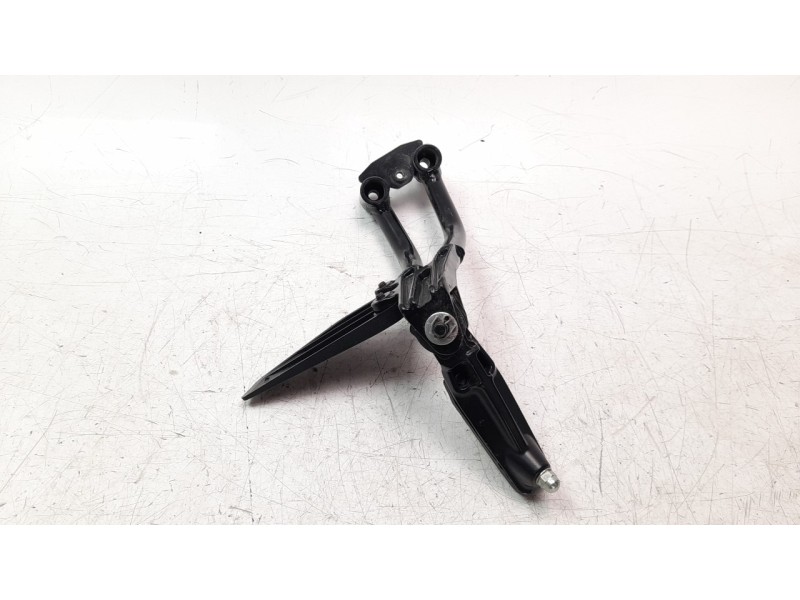 Recambio de estribo para ktm 390 duke 390 duke referencia OEM IAM 93003150033  