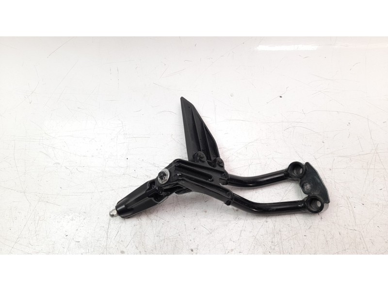 Recambio de estribo para ktm 390 duke 390 duke referencia OEM IAM 93003150033  